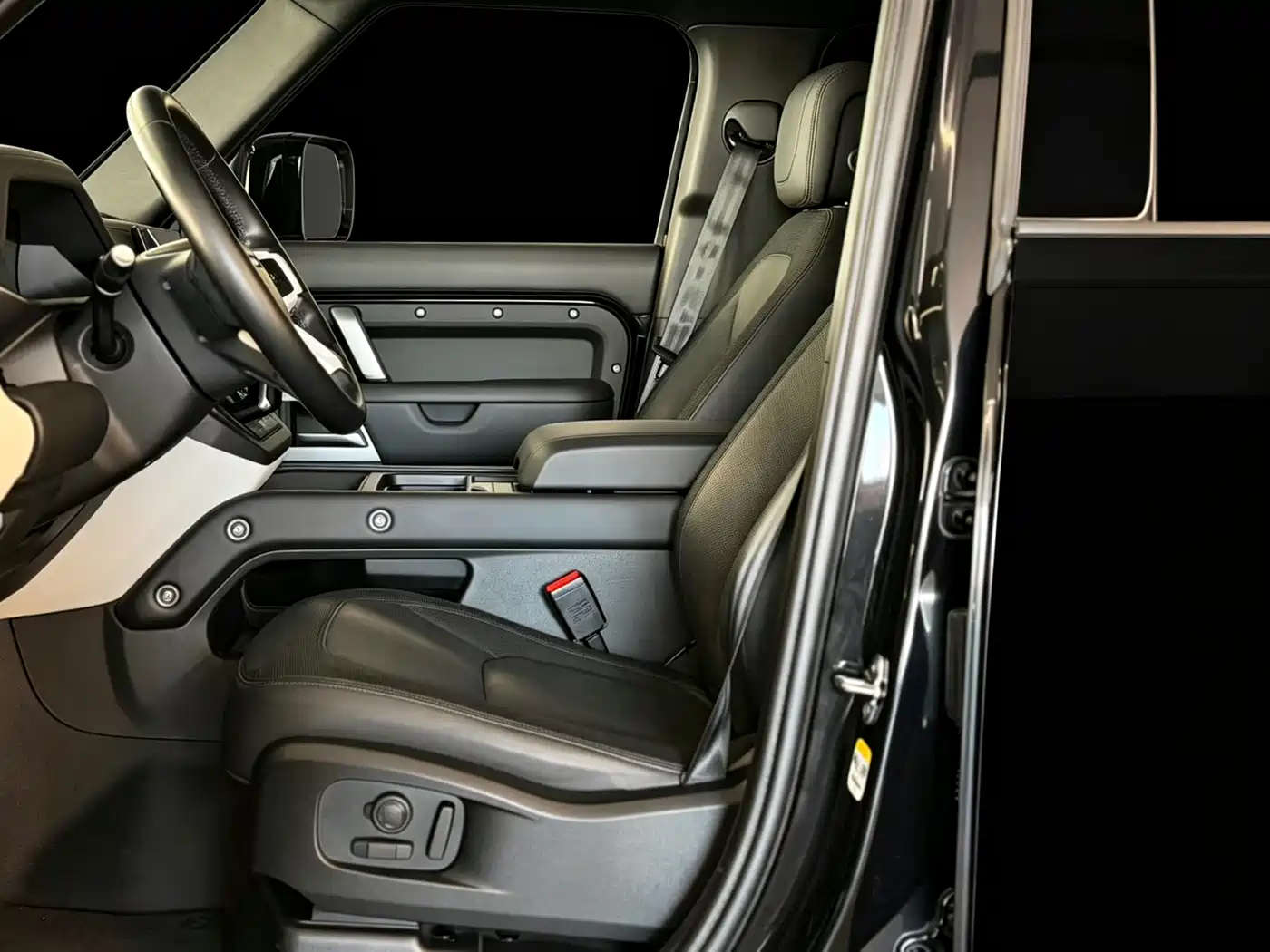 Land Rover Defender 2022 110 P400 X-DYNAMIC HSE фото 4
