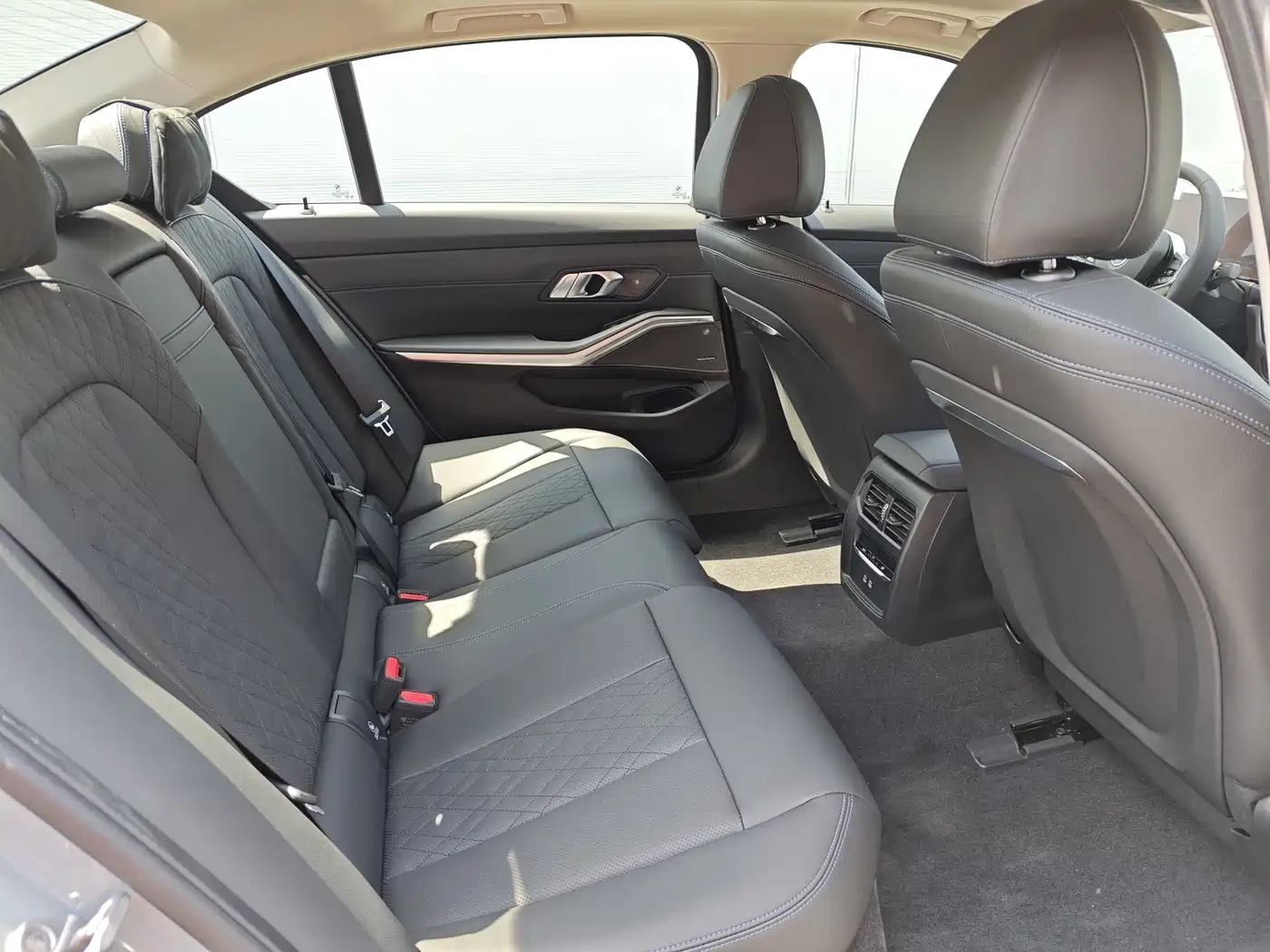 BMW i3 2025 eDrive 40 L Shadow Night Sport Package фото 8