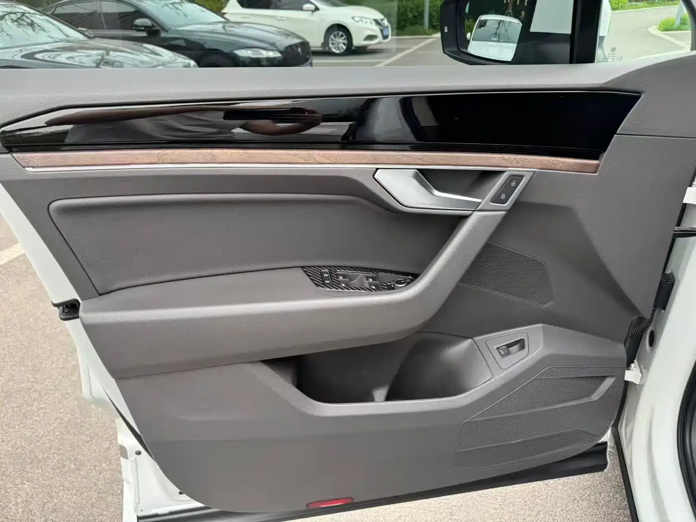 Volkswagen Touareg 2019 2.0TSI Sharp Wing Edition China VI фото 5
