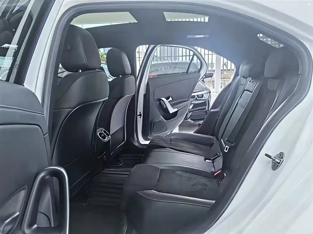 Mercedes-Benz A-Class 2020 A 200 L Sport Sedan фото 6