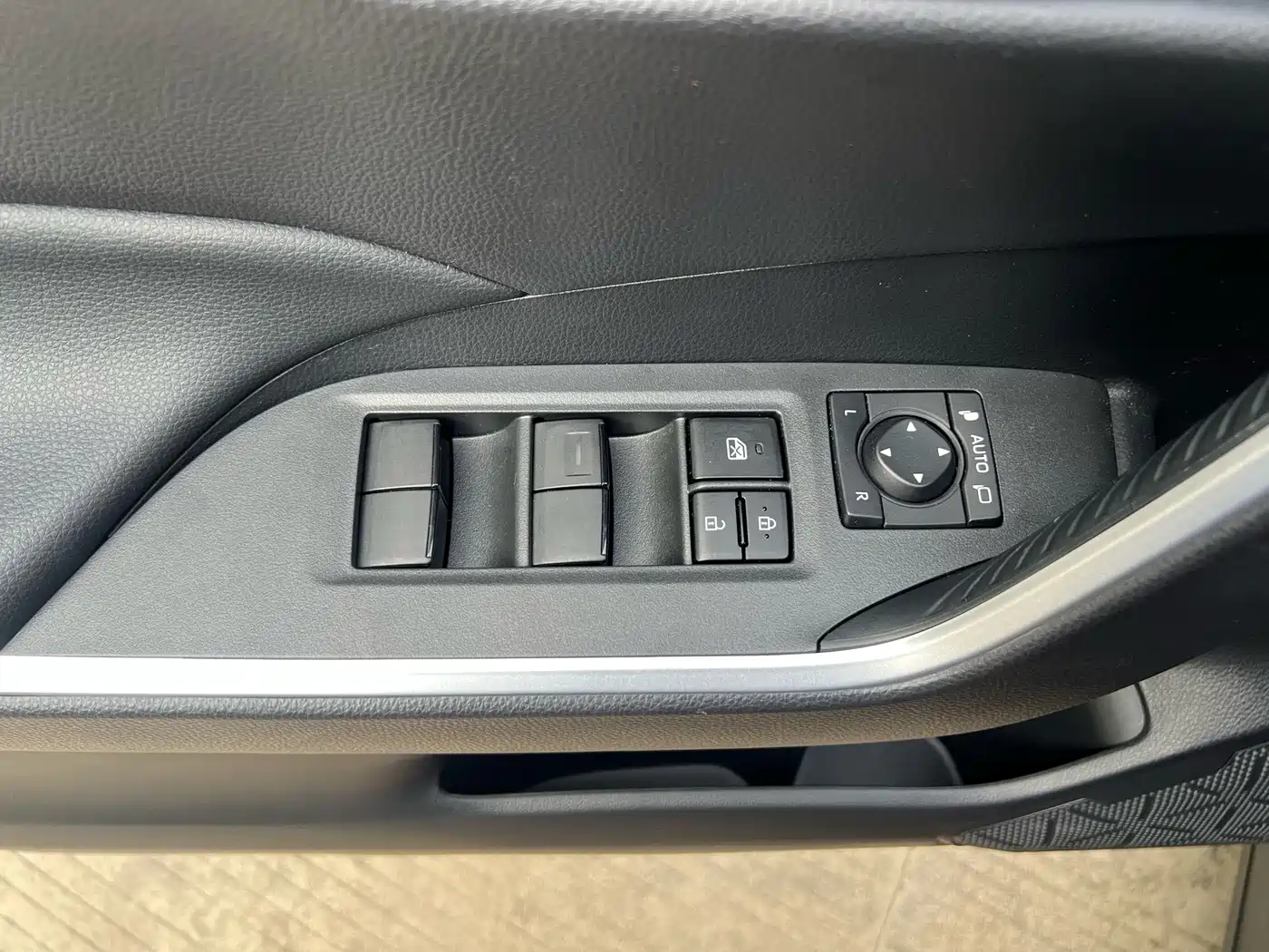 Toyota Wildlander 2024 2024 2.0L CVT FWD Leading Edition