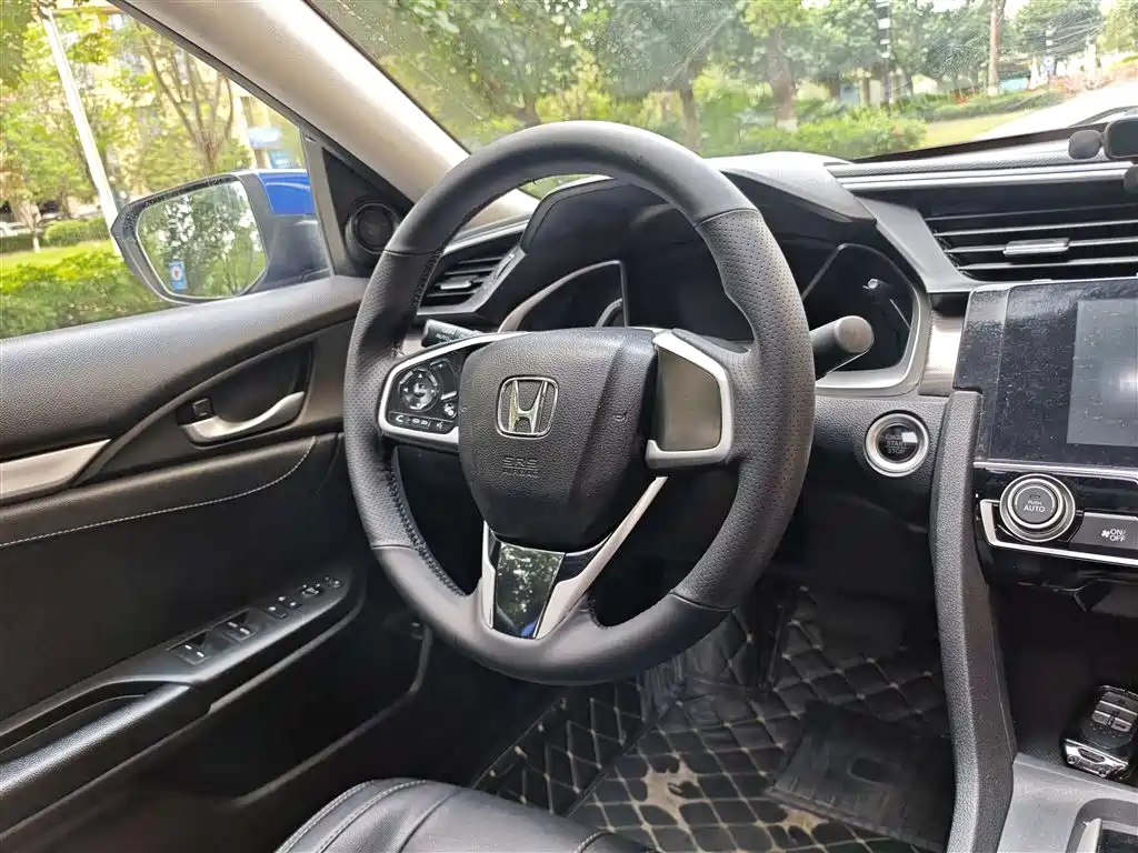 Фото 10 - Honda Civic