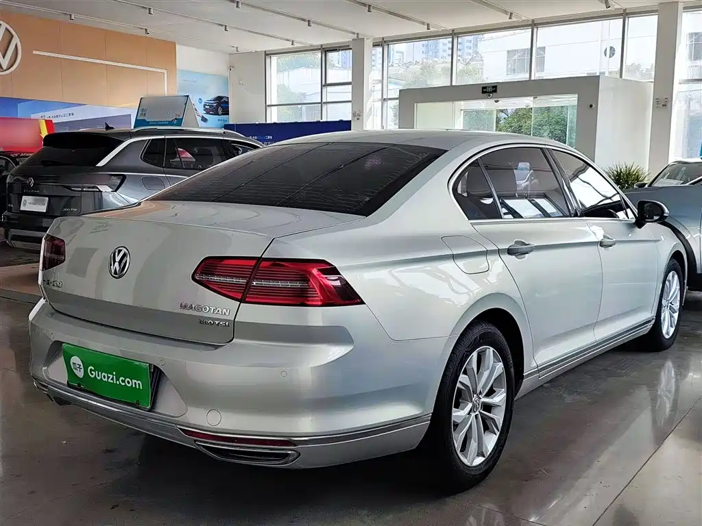 Volkswagen Magotan 2017 330TSI DSG Luxury фото 7