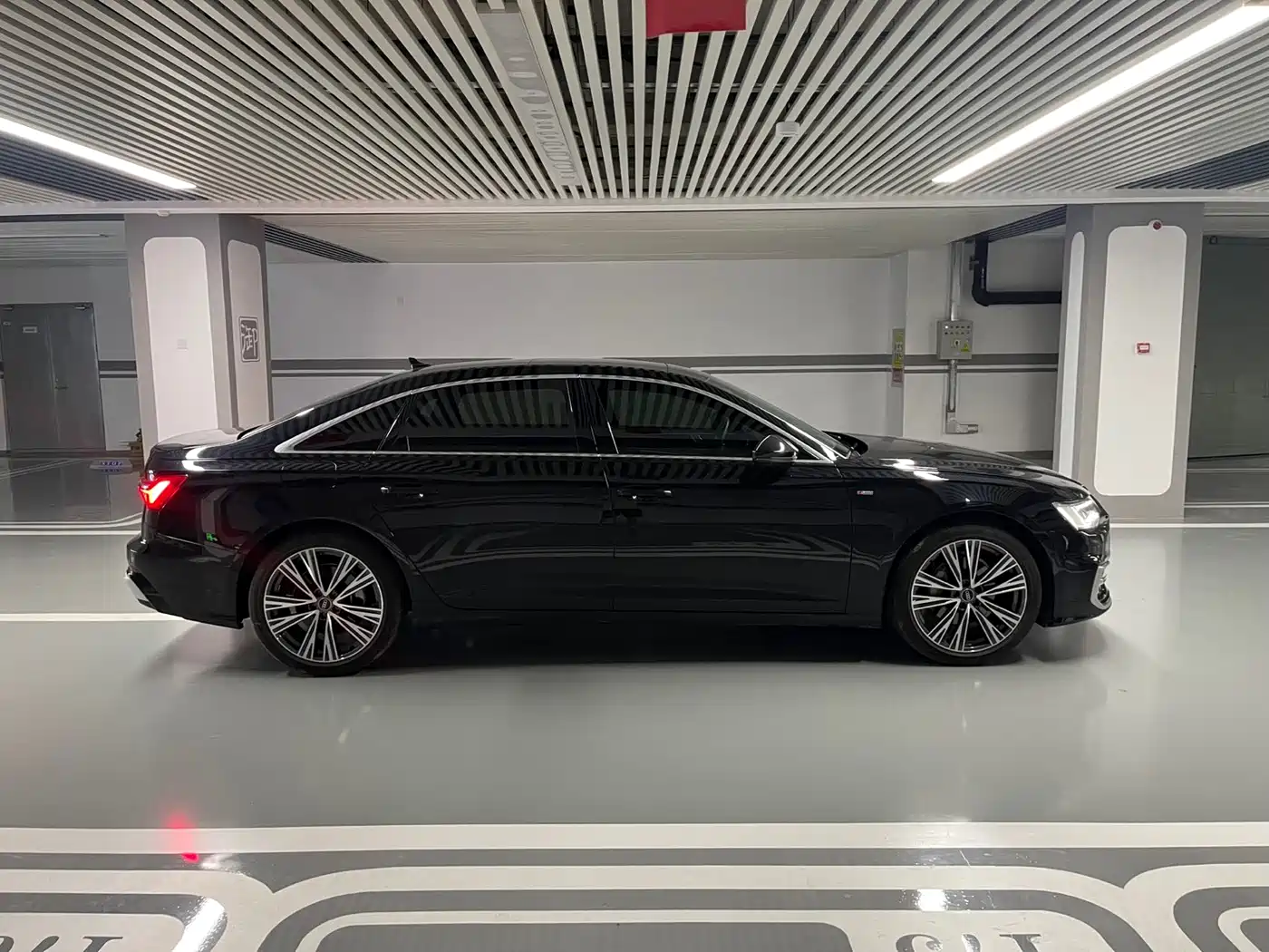 Audi A6L 2024 45 TFSI quattro Premium Dynamic фото 24