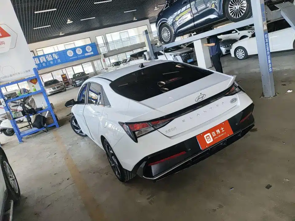 Hyundai Elantra 2023 1.5L CVT GLX Elite Edition фото 3