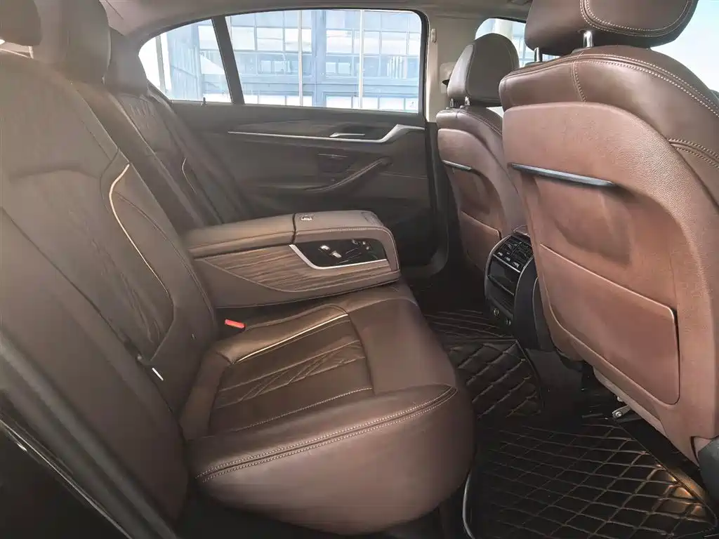 Photo 14 - BMW 5 Series