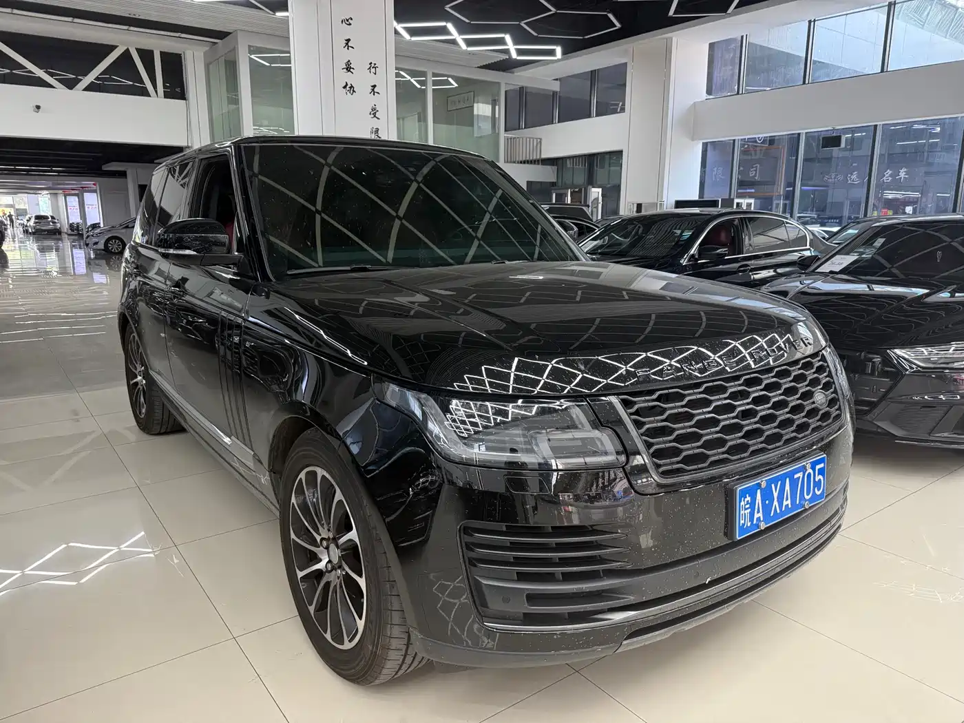 Land Rover Range Rover 2018 3.0 SC V6 Golden Age Edition фото 3