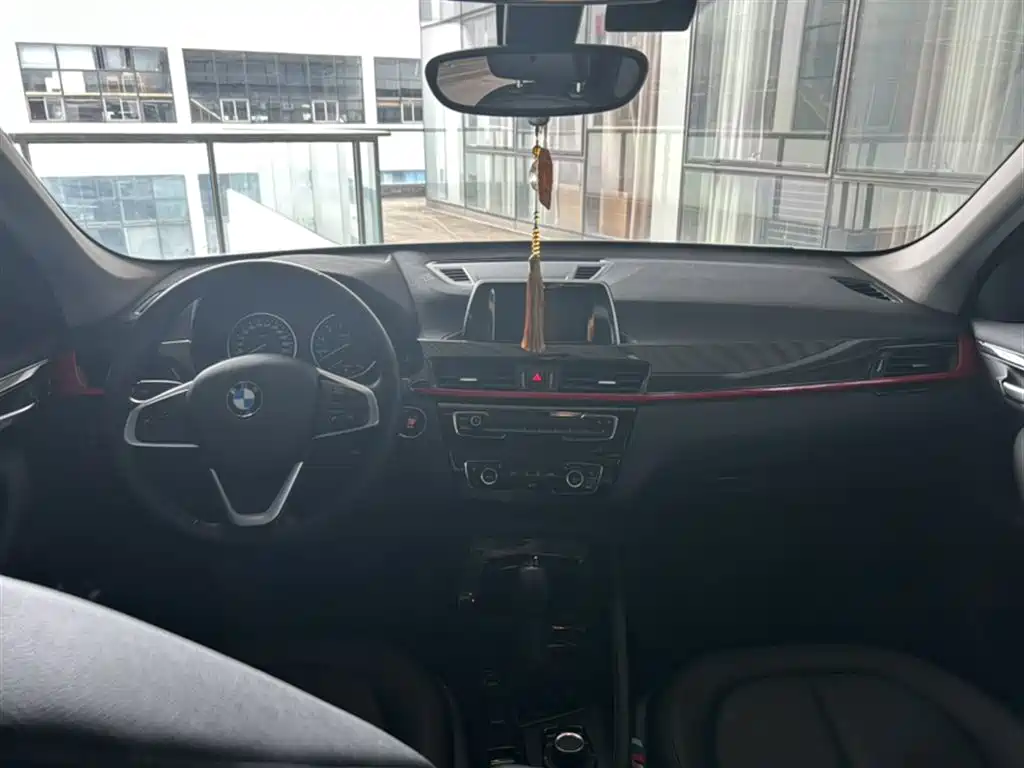 BMW X1 2018 sDrive20Li Leading Model фото 12