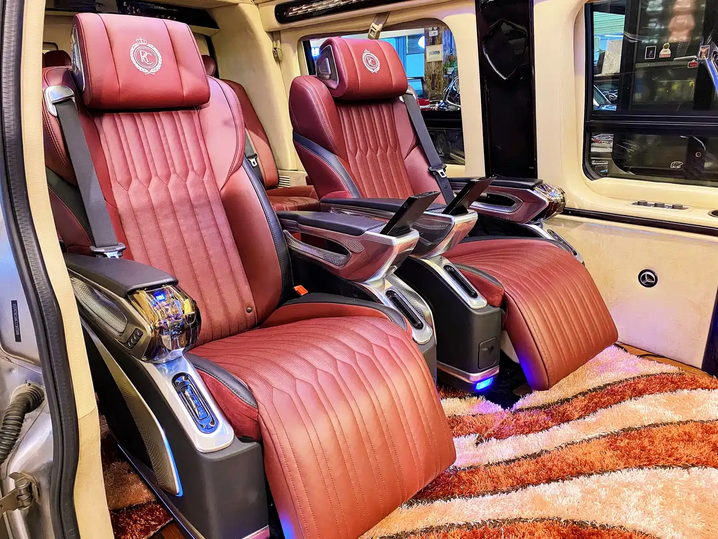 GMC Savana 2015 6.0L G600L Elegance Edition фото 10