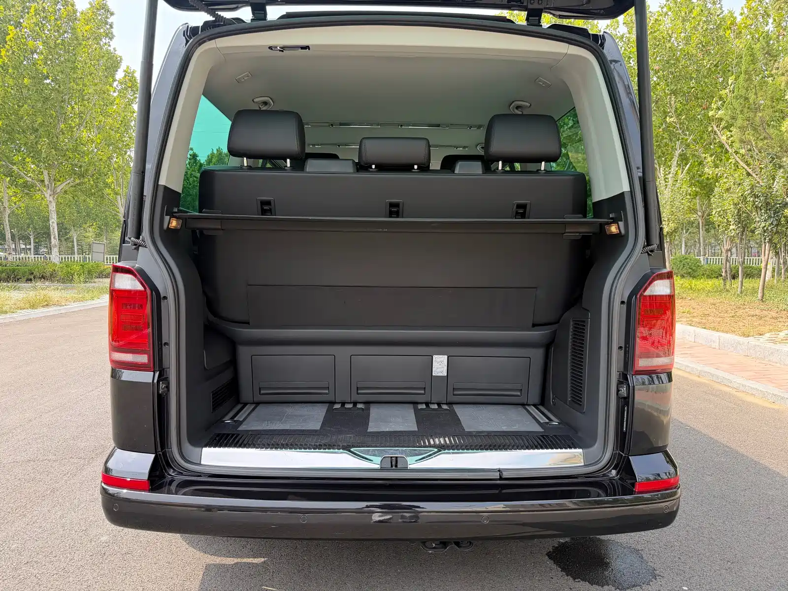 Фото 19 - Volkswagen Multivan