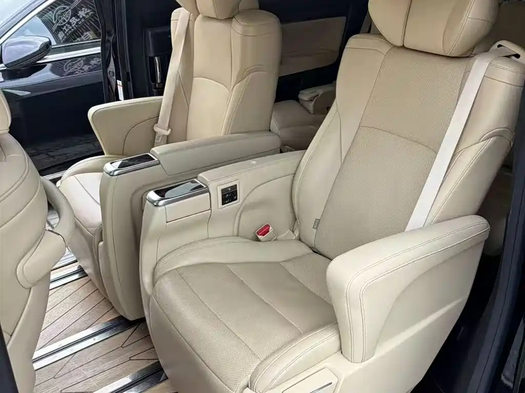 Toyota Alphard 2019 Hybrid 2.5L Luxury фото 6