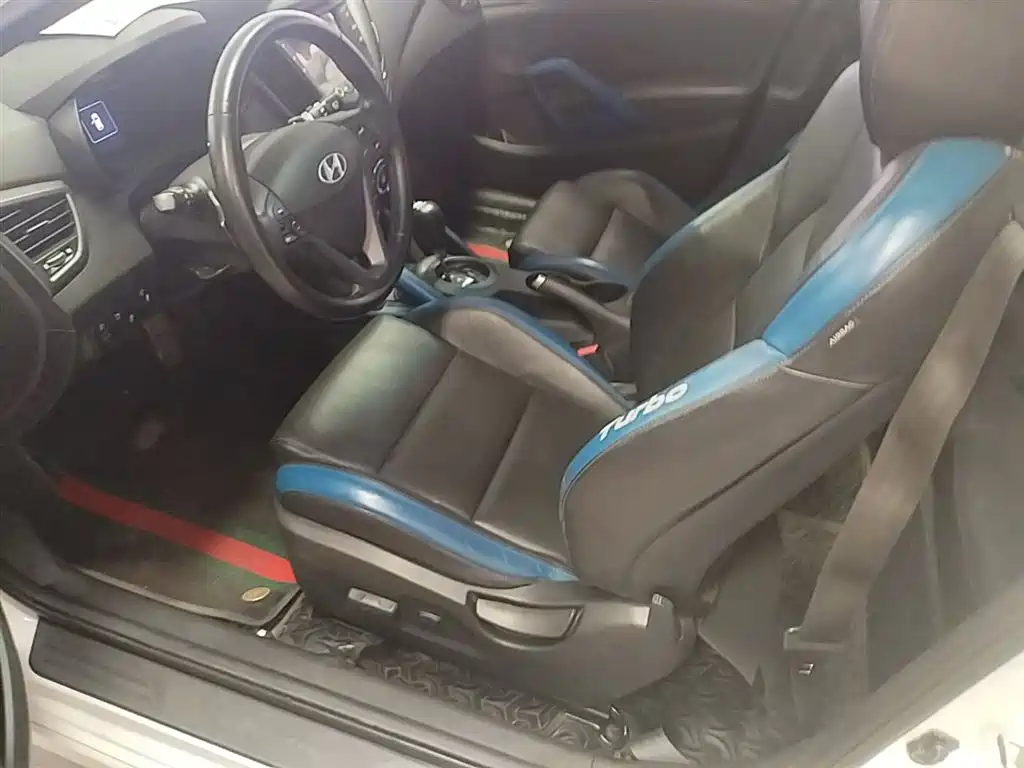 Hyundai Veloster 2015 1.6T Automatic Luxury Edition фото 15