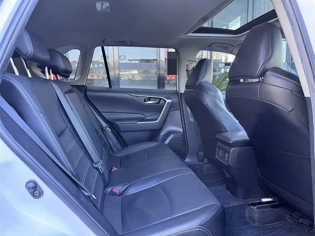 Toyota Wildlander 2021 2.0L CVT 4WD Luxury Edition фото 8