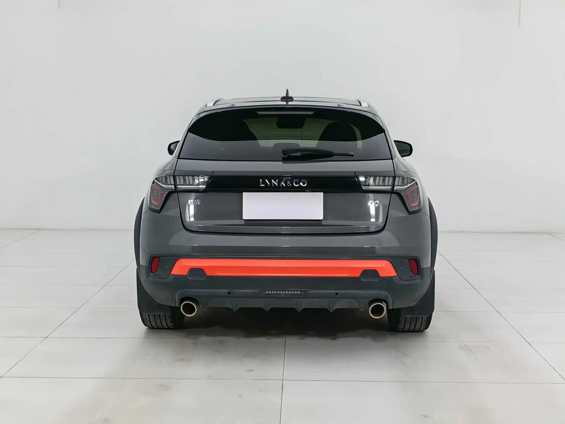 Фото 3 - Lynk & Co 02
