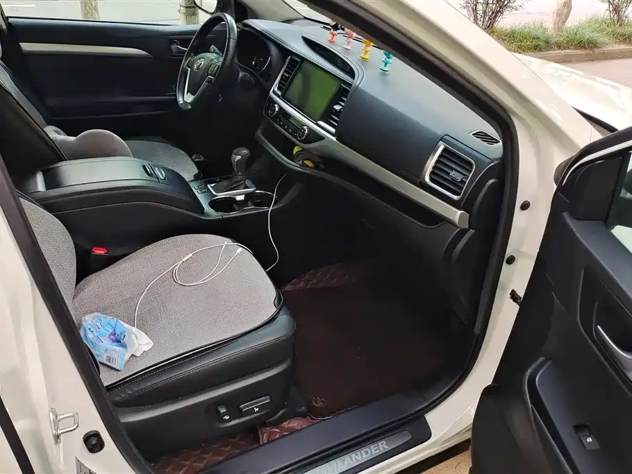TOYOTA HIGHLANDER