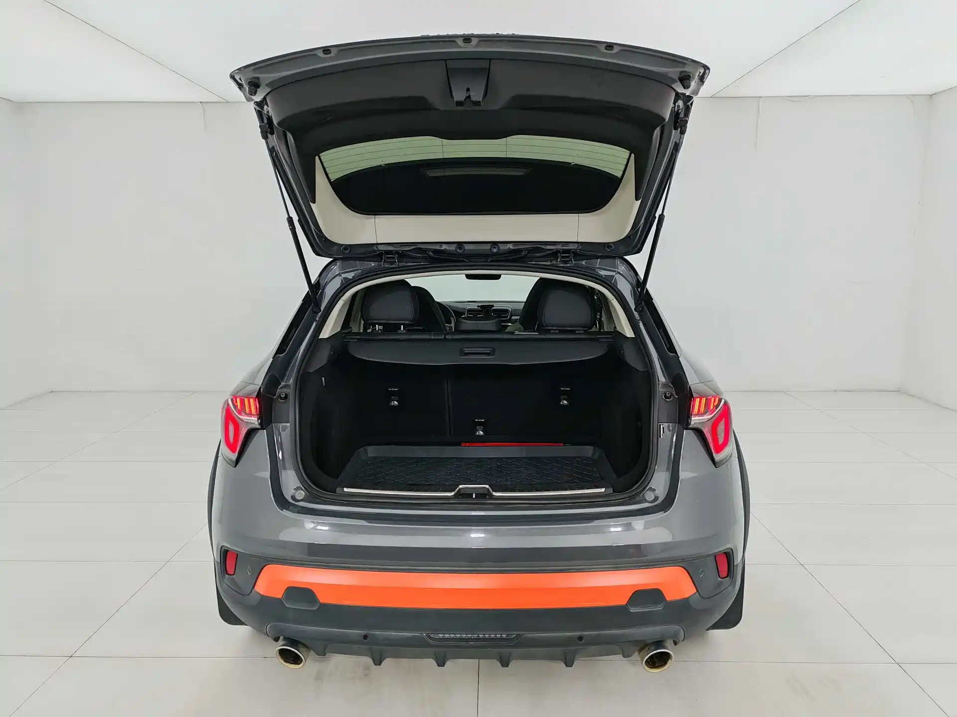 Фото 23 - Lynk & Co 02