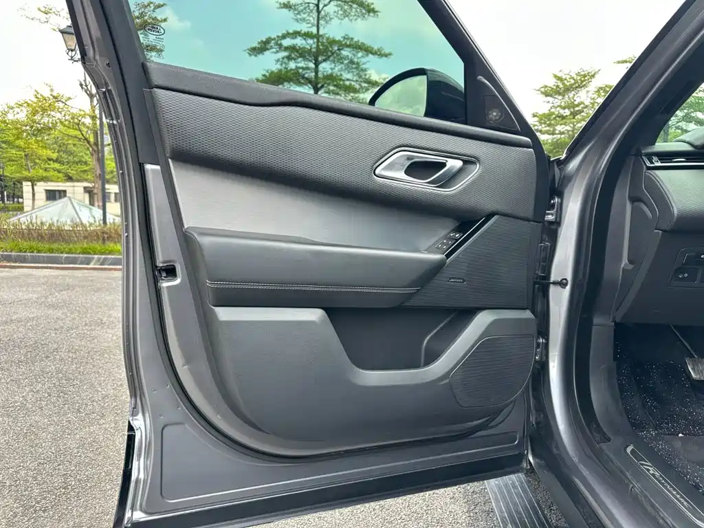 Фото 4 - Land Rover Range Rover Velar