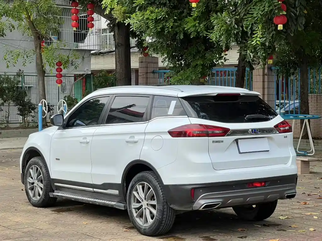 Фото 4 - Geely Boyue