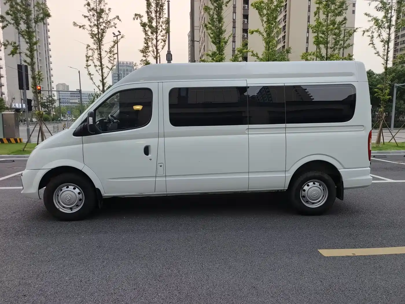 SAIC Maxus Xintu V80 2024 Aoyun 6AMT Long Wheelbase Medium Roof 147Ps 6/7/8/9-seater фото 11