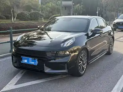Lynk & Co 03