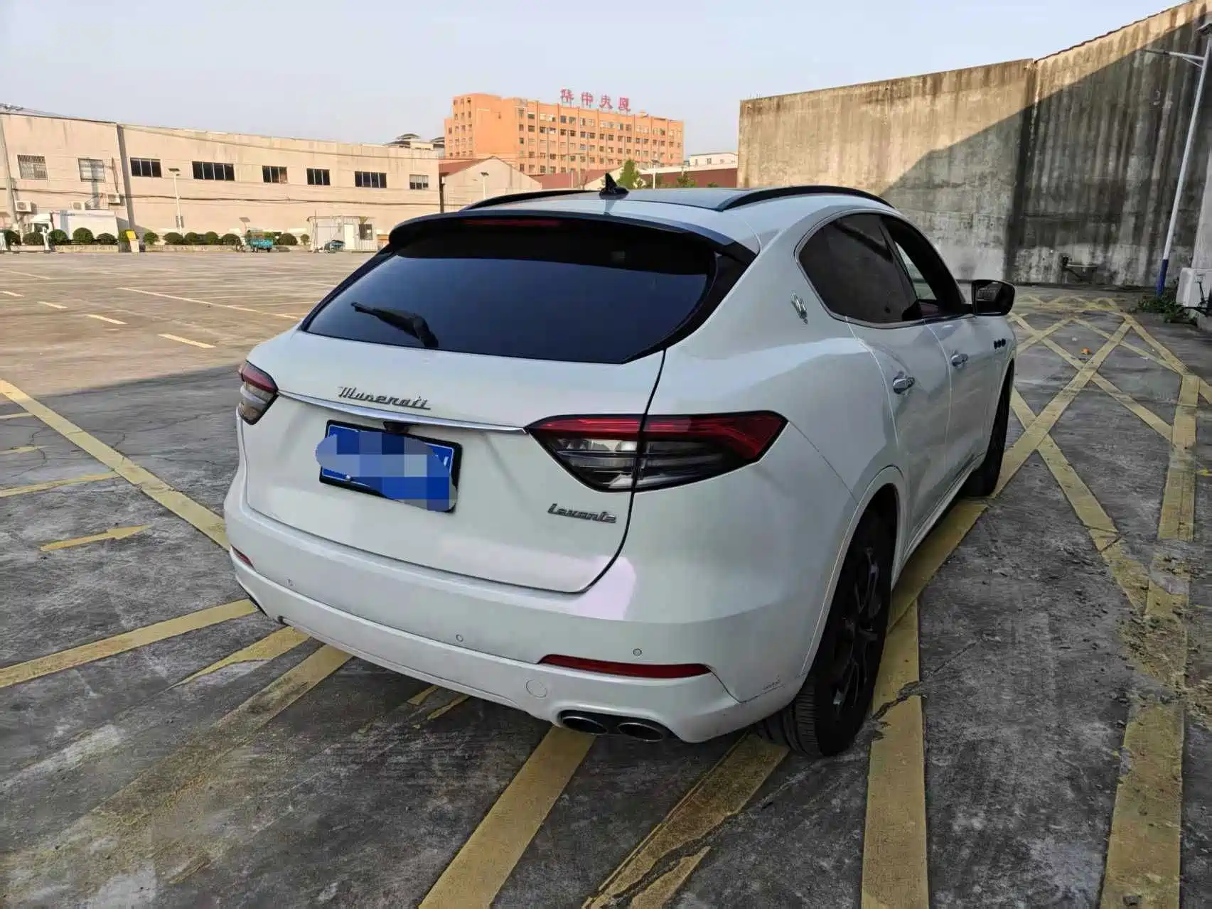 Photo 8 - Maserati Levante