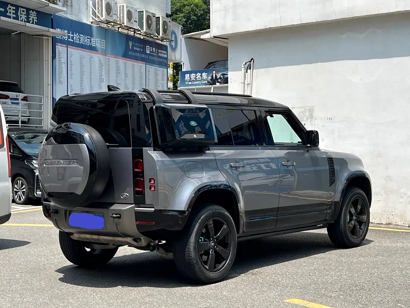 Фото 8 - Land Rover Defender