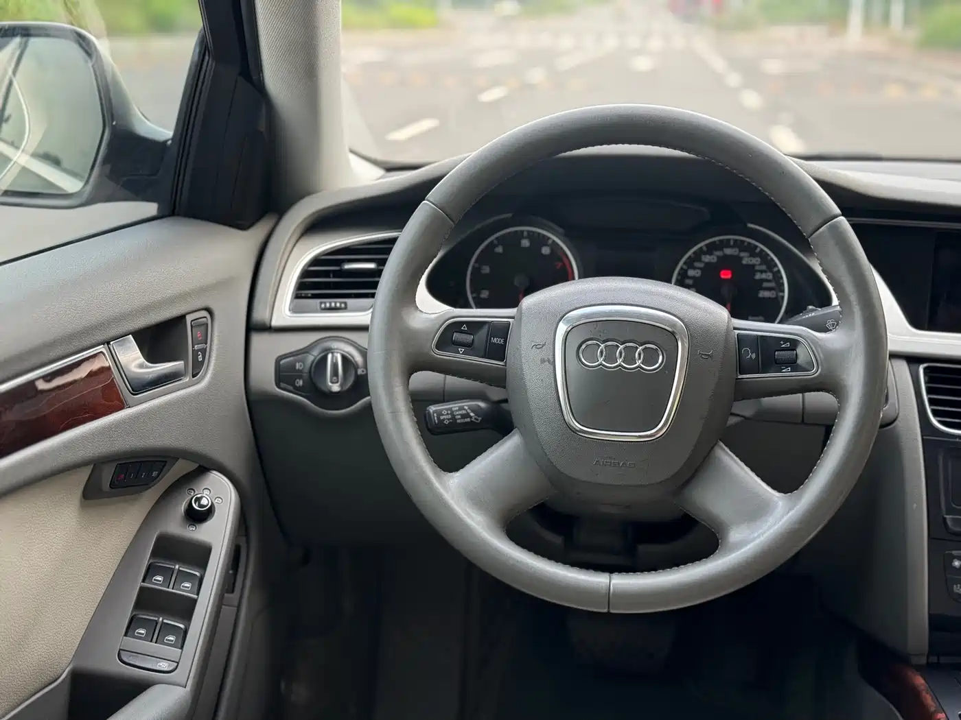 Audi A4L 2010 2.0 TFSI Comfort фото 10
