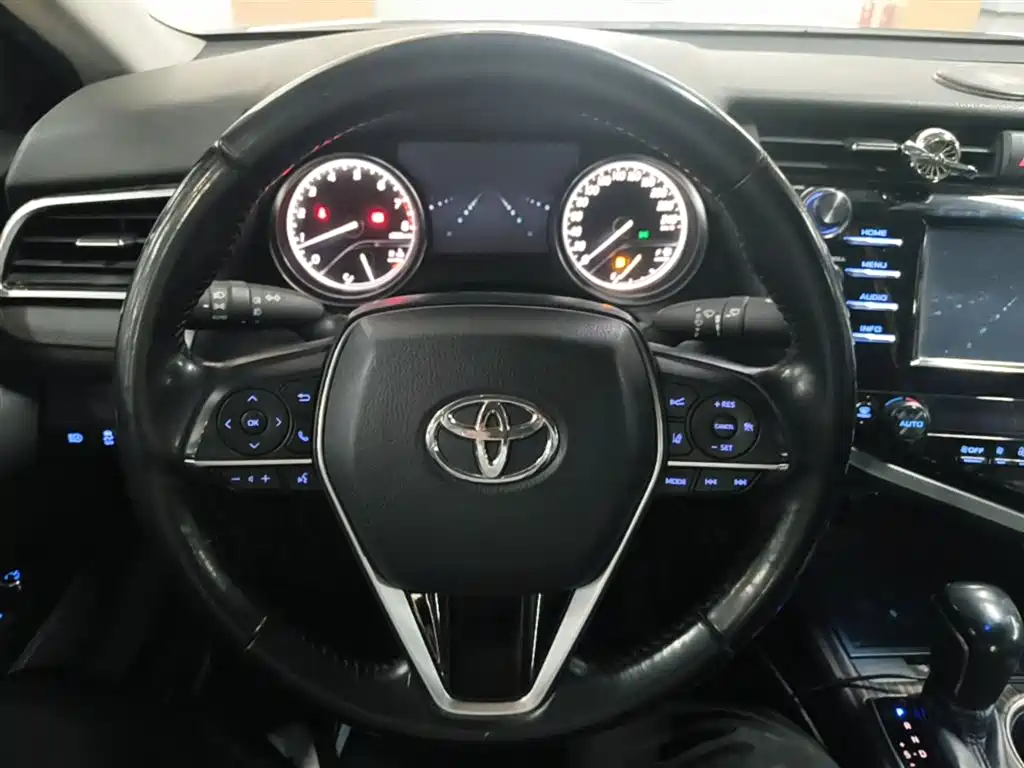 Toyota Camry 2018 2.0G Luxury Edition фото 11