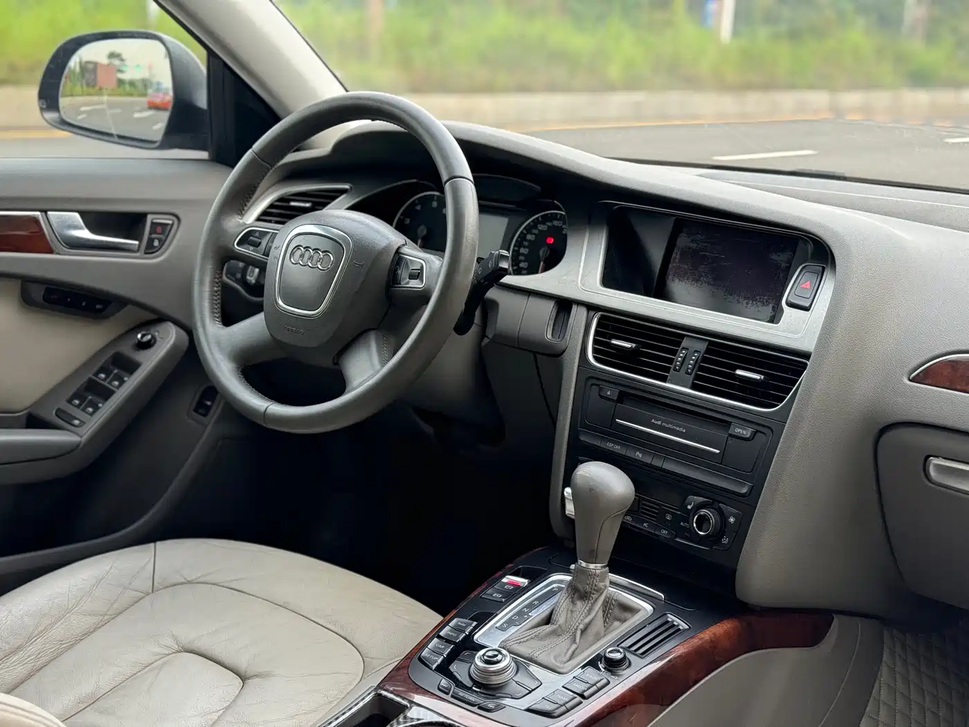 Audi A4L 2010 2.0 TFSI Comfort фото 18