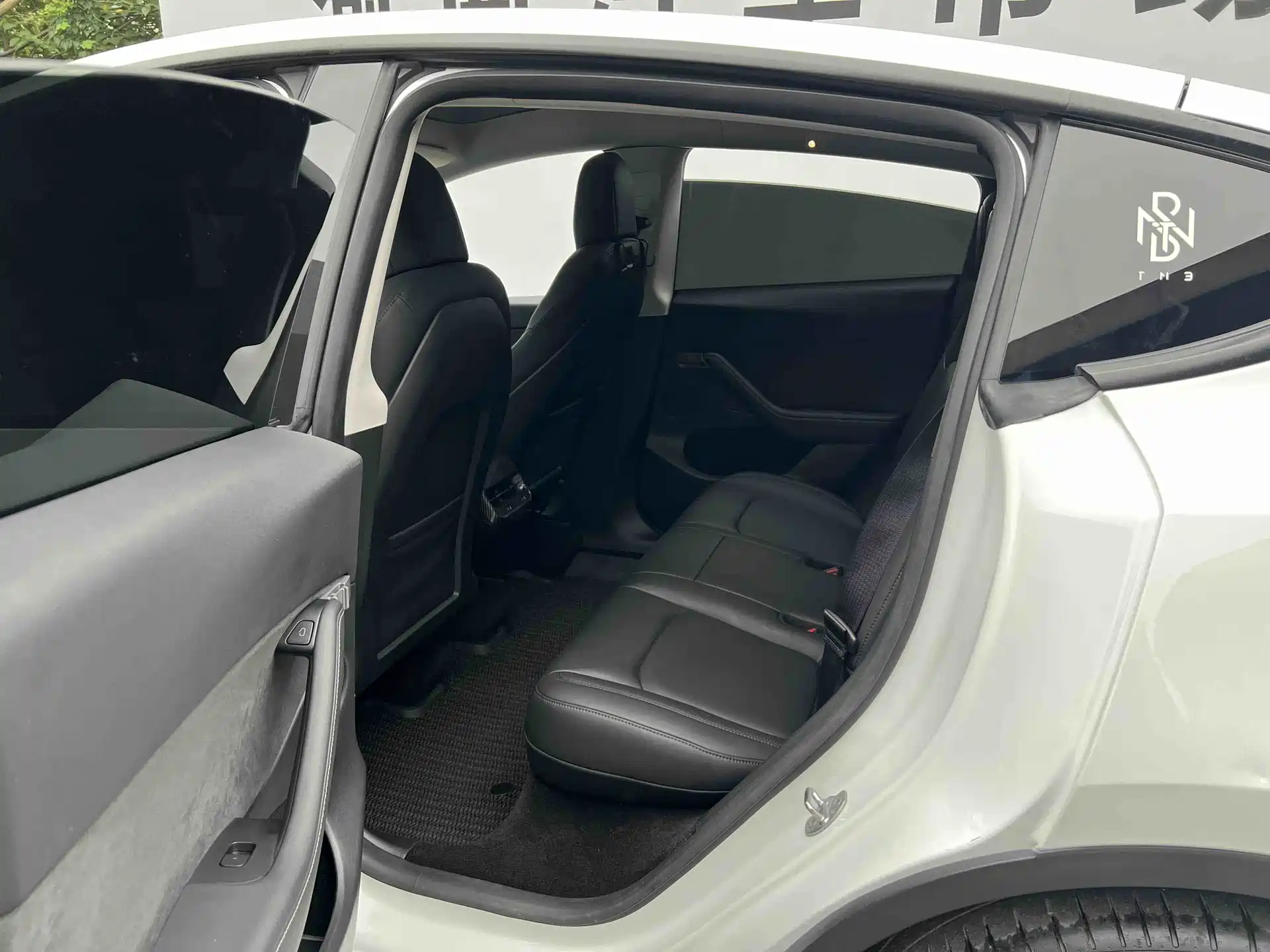 Photo 8 - Tesla Model Y