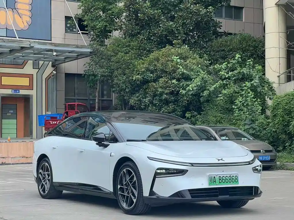 Фото 3 - XPeng P7+