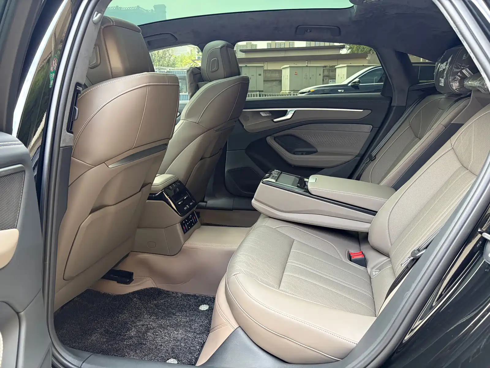 Photo 15 - Audi A6L