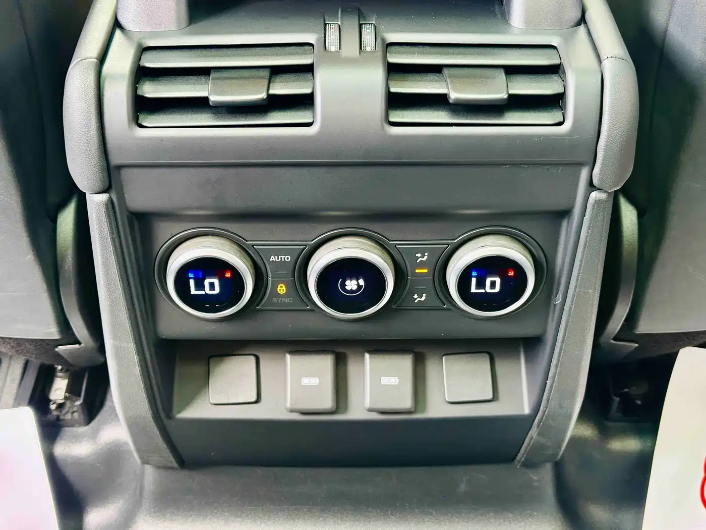 Land Rover Defender 2024 110 3.0T P400 X-DYNAMIC HSE фото 16