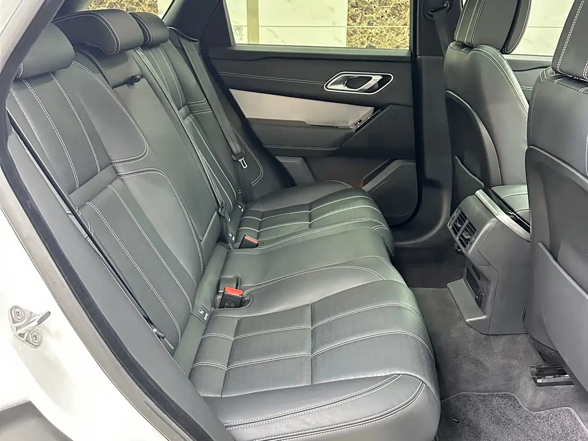 Фото 11 - Land Rover Range Rover Velar