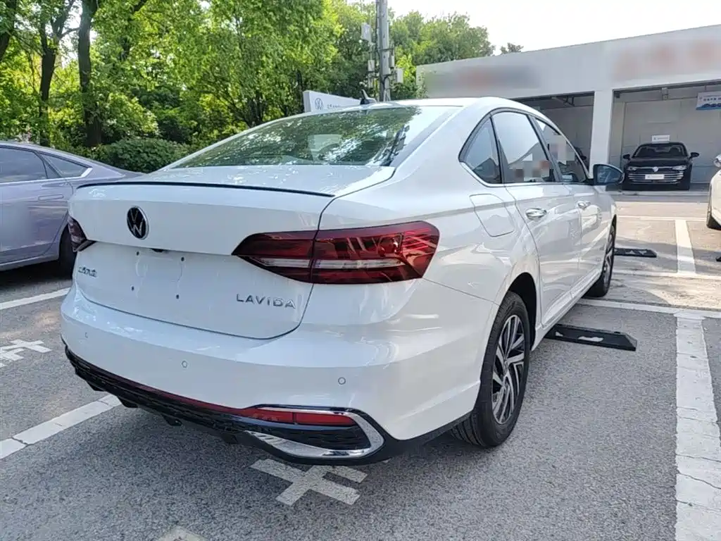Volkswagen Lavida 2024 Model 300TSI DSG Starlight Leading Edition фото 7