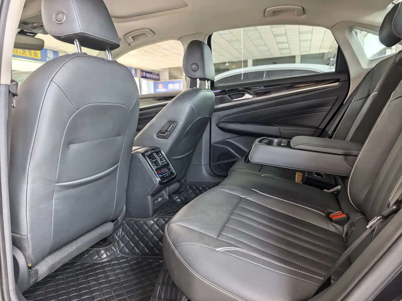 Volkswagen Passat 2022 280TSI Elite Edition фото 9