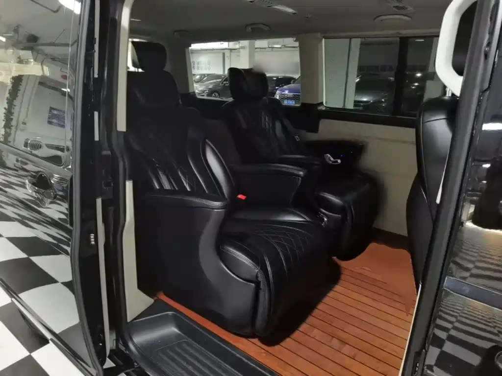 Volkswagen Caravelle 2019 2018 2.0TSI 4WD Luxury Edition 7-Seater