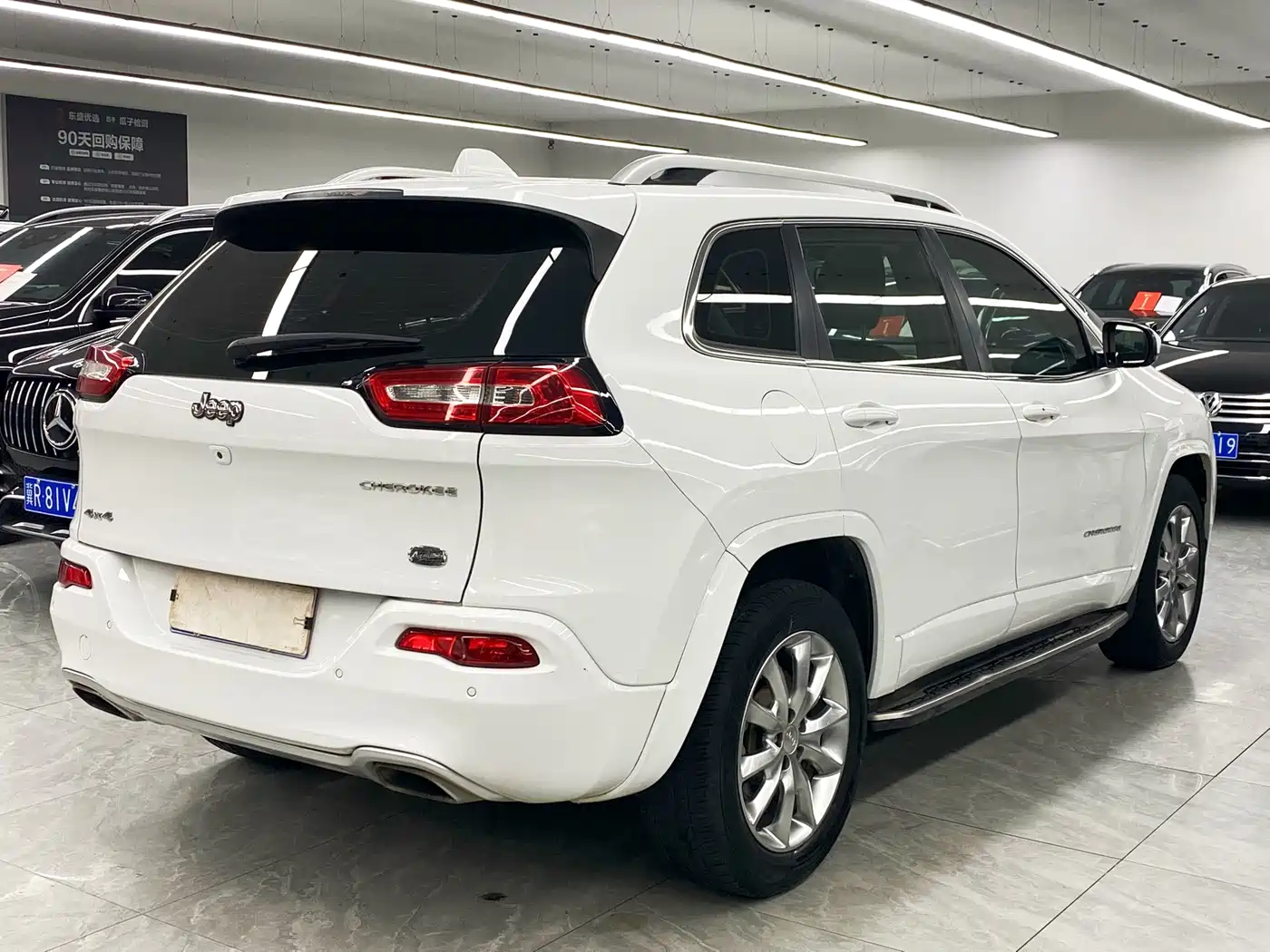 Photo 6 - Jeep Cherokee