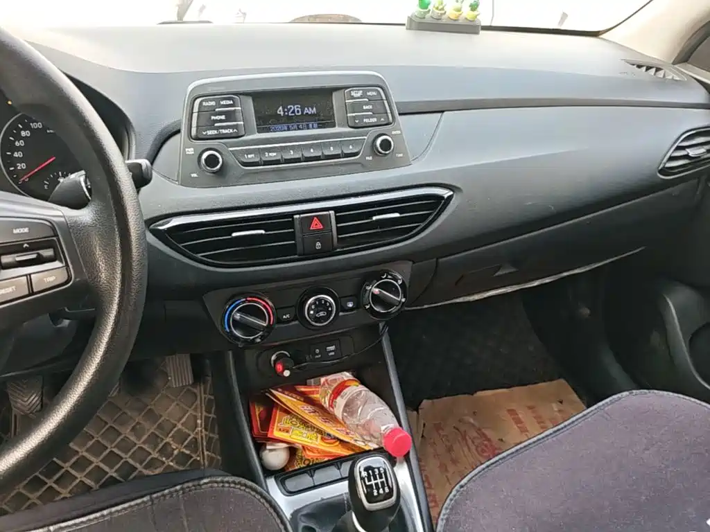 Photo 13 - Hyundai Elantra
