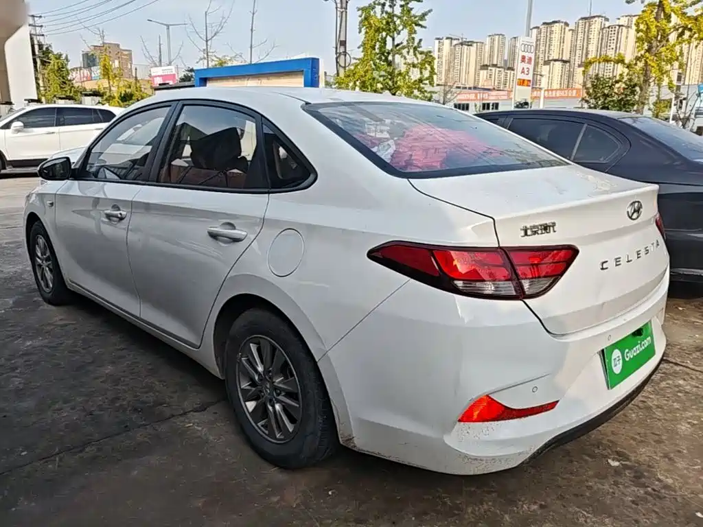 Photo 5 - Hyundai Elantra