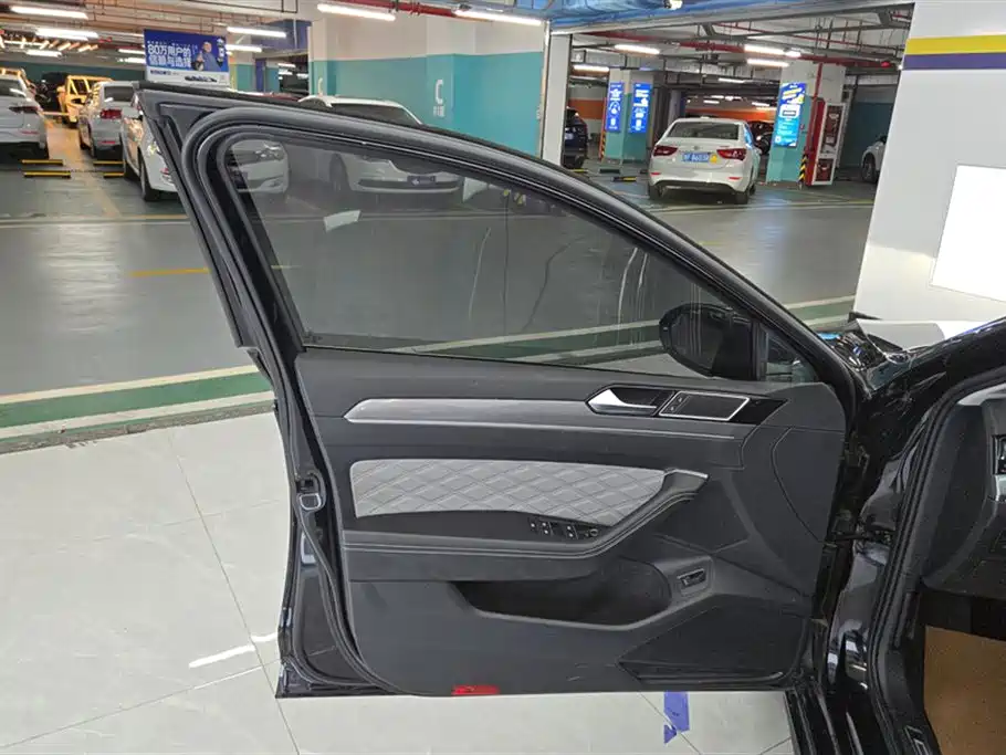 Volkswagen Magotan 2023 2 Million Units Anniversary Edition 330TSI DSG Leading Type фото 7