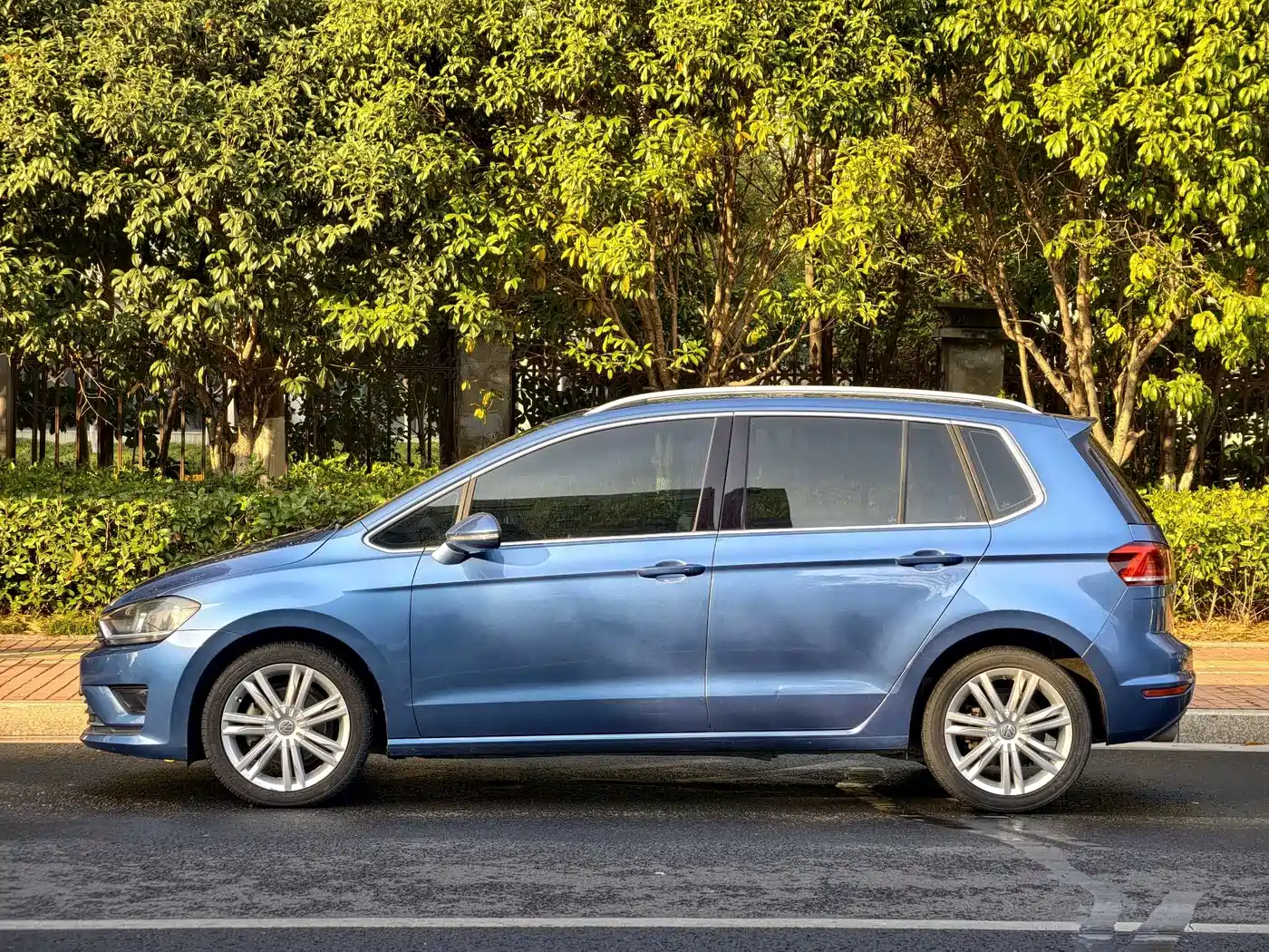Volkswagen Golf Sportsvan 2016 230TSI Automatic Luxury фото 4