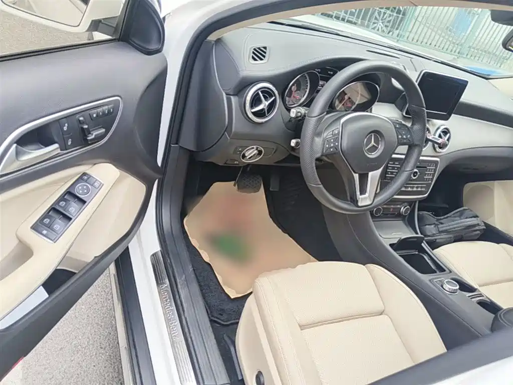 Mercedes-Benz GLA 2016 GLA 200 Fashion фото 16