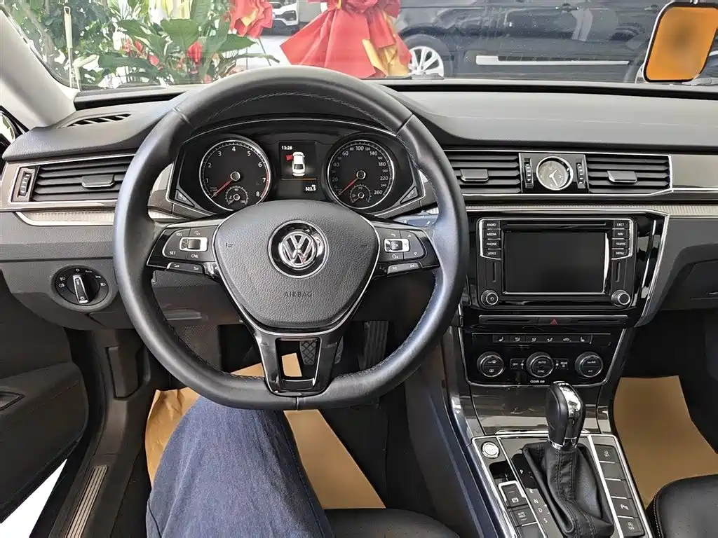 Volkswagen Passat 2016 330TSI DSG Executive Edition фото 11