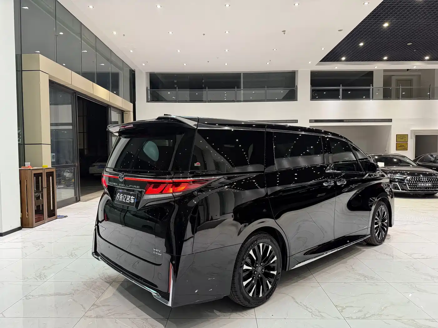 Toyota Vellfire 2024 Crown Hybrid 2.5L Executive Premium Edition фото 13
