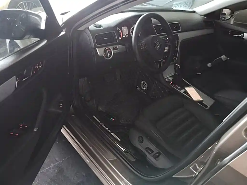 Volkswagen Passat 2015 1.8TSI DSG Prestige Edition фото 16