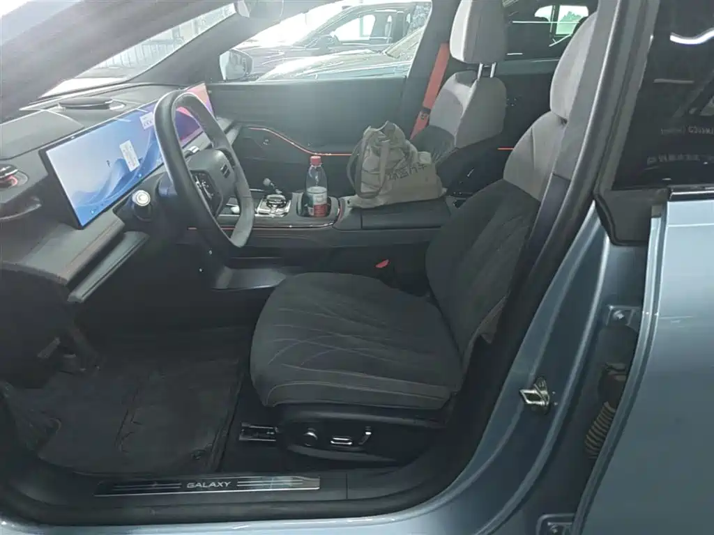 Geely Galaxy Galaxy E8 2025 620km AWD Starship LiDAR Smart Drive Edition фото 15