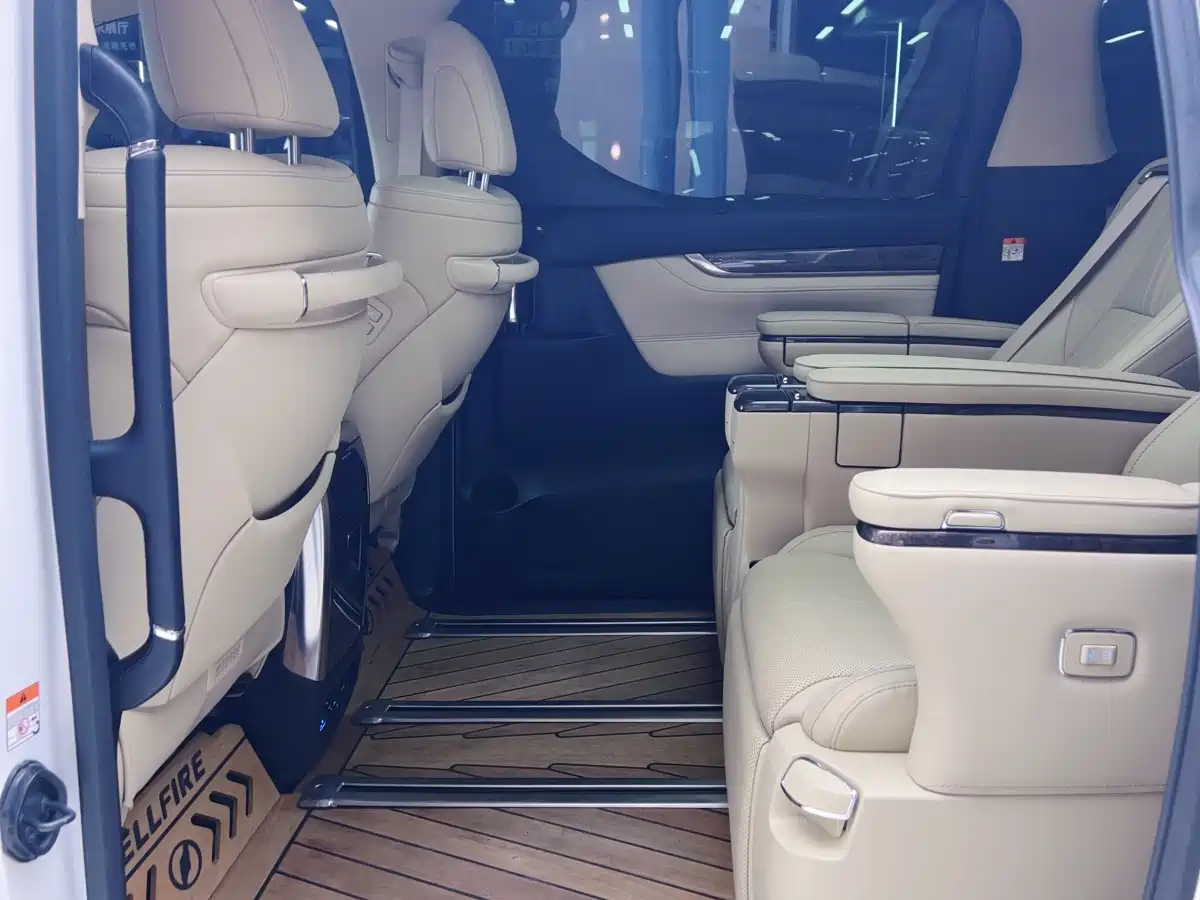 Фото 7 - Toyota Vellfire