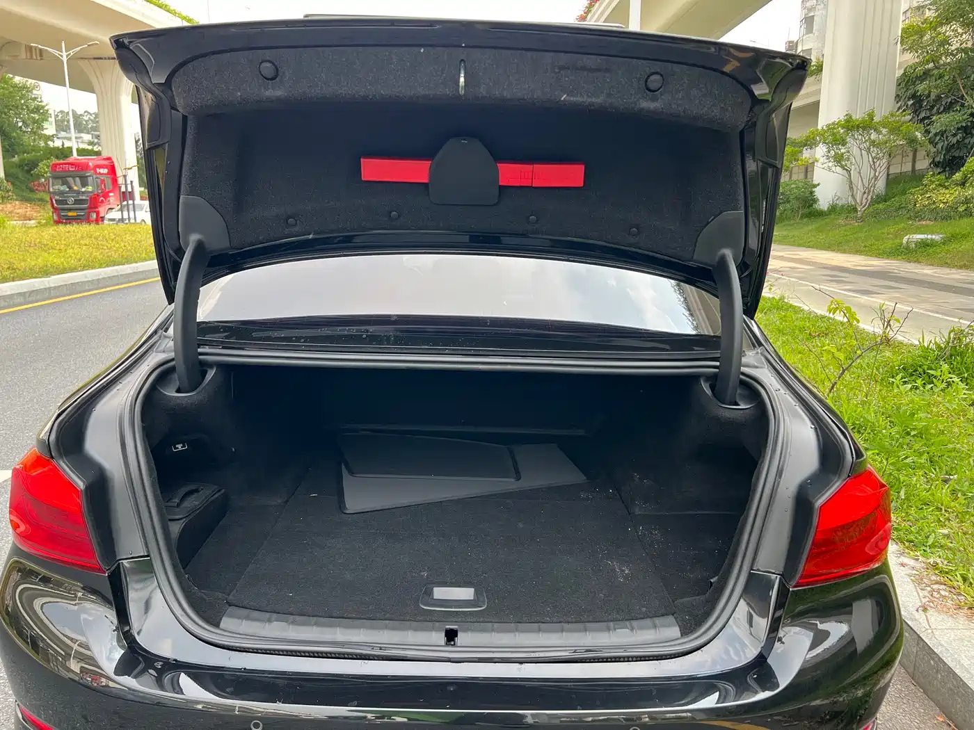BMW 5 Series New Energy 2019 530Le Luxury Package фото 8