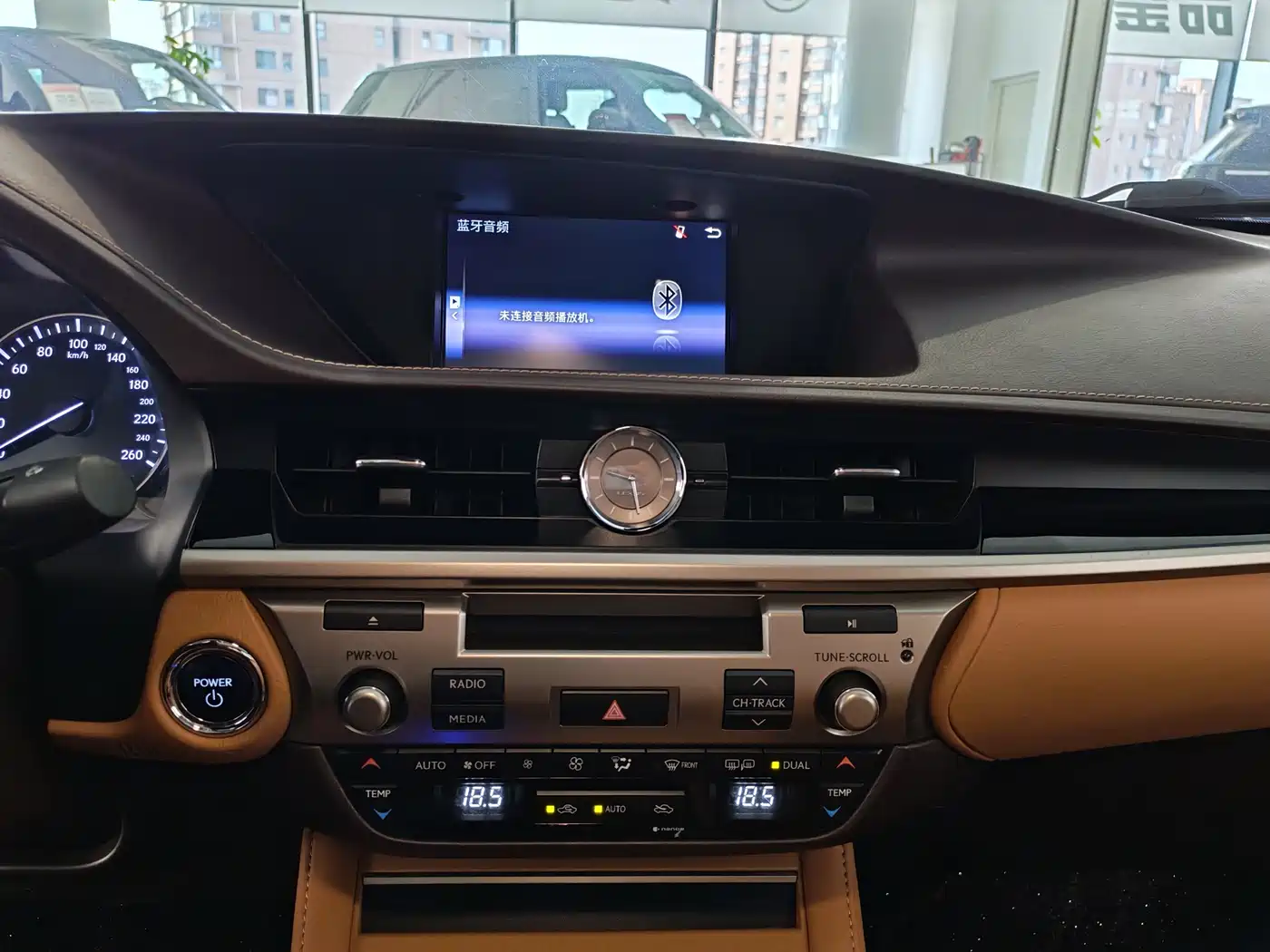 Lexus ES 2017 300h Mark Levinson Comfort Edition фото 9